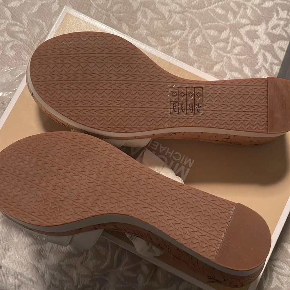 SZ 8 brand new Michael Kors wedges !!! - Picture 4 of 4